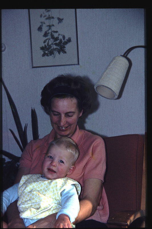 20.Delft sep 1964 Mama,Brigitte.JPG